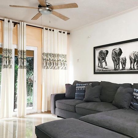 Central Upscale New Kingston Apt With Pool Εξωτερικό φωτογραφία