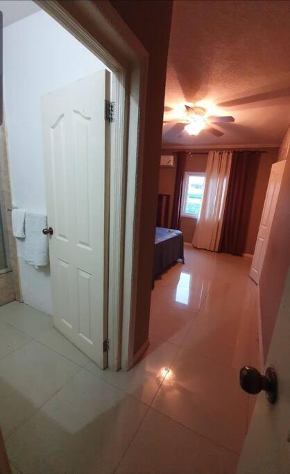 Central Upscale New Kingston Apt With Pool Εξωτερικό φωτογραφία