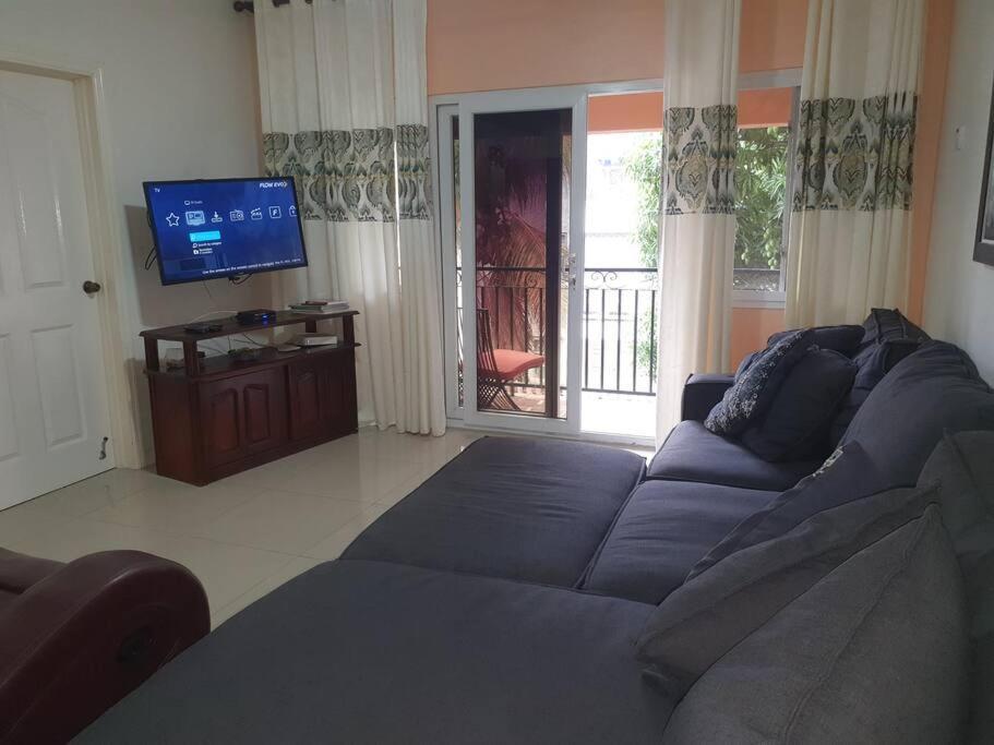 Central Upscale New Kingston Apt With Pool Εξωτερικό φωτογραφία
