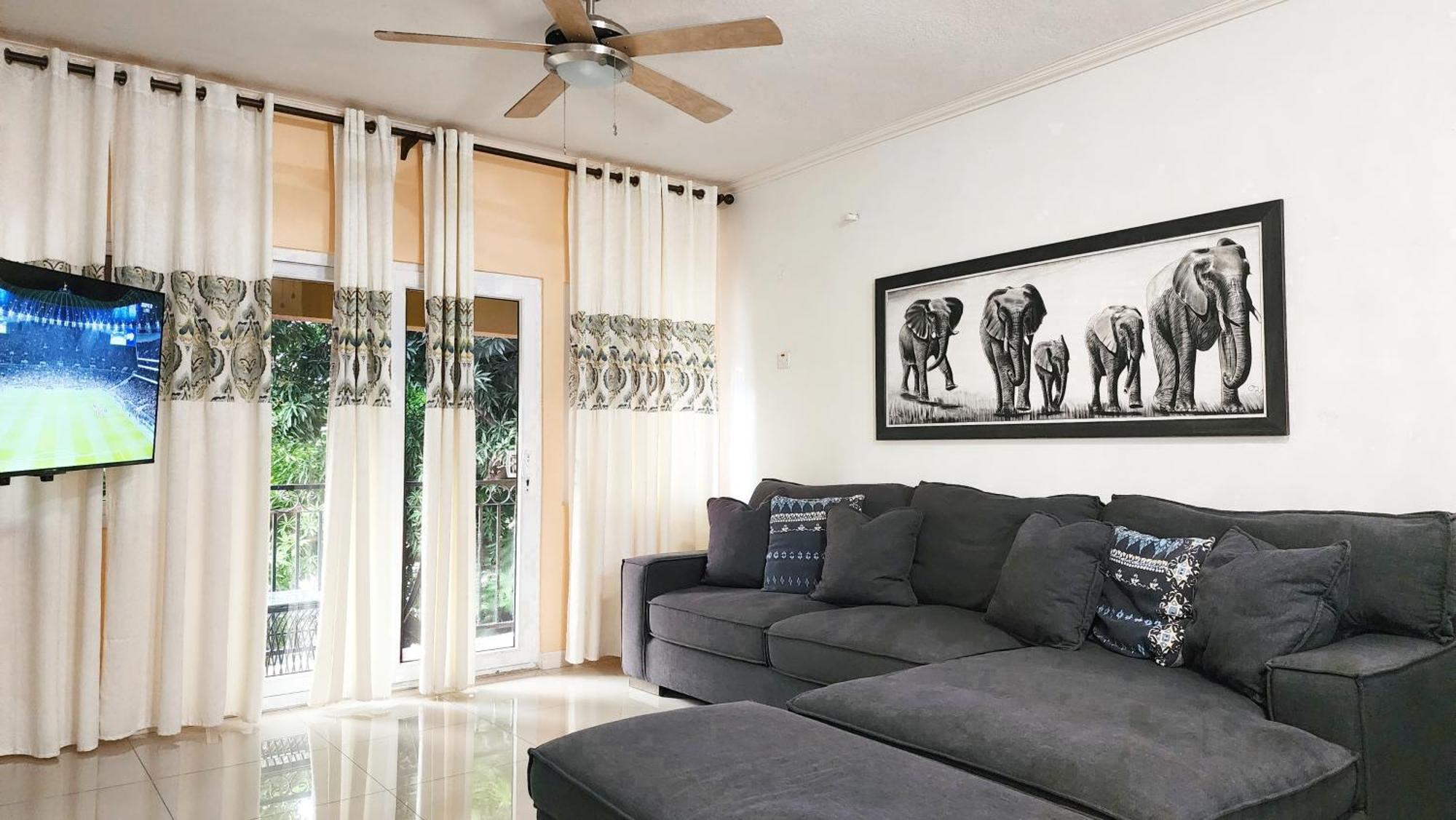 Central Upscale New Kingston Apt With Pool Εξωτερικό φωτογραφία