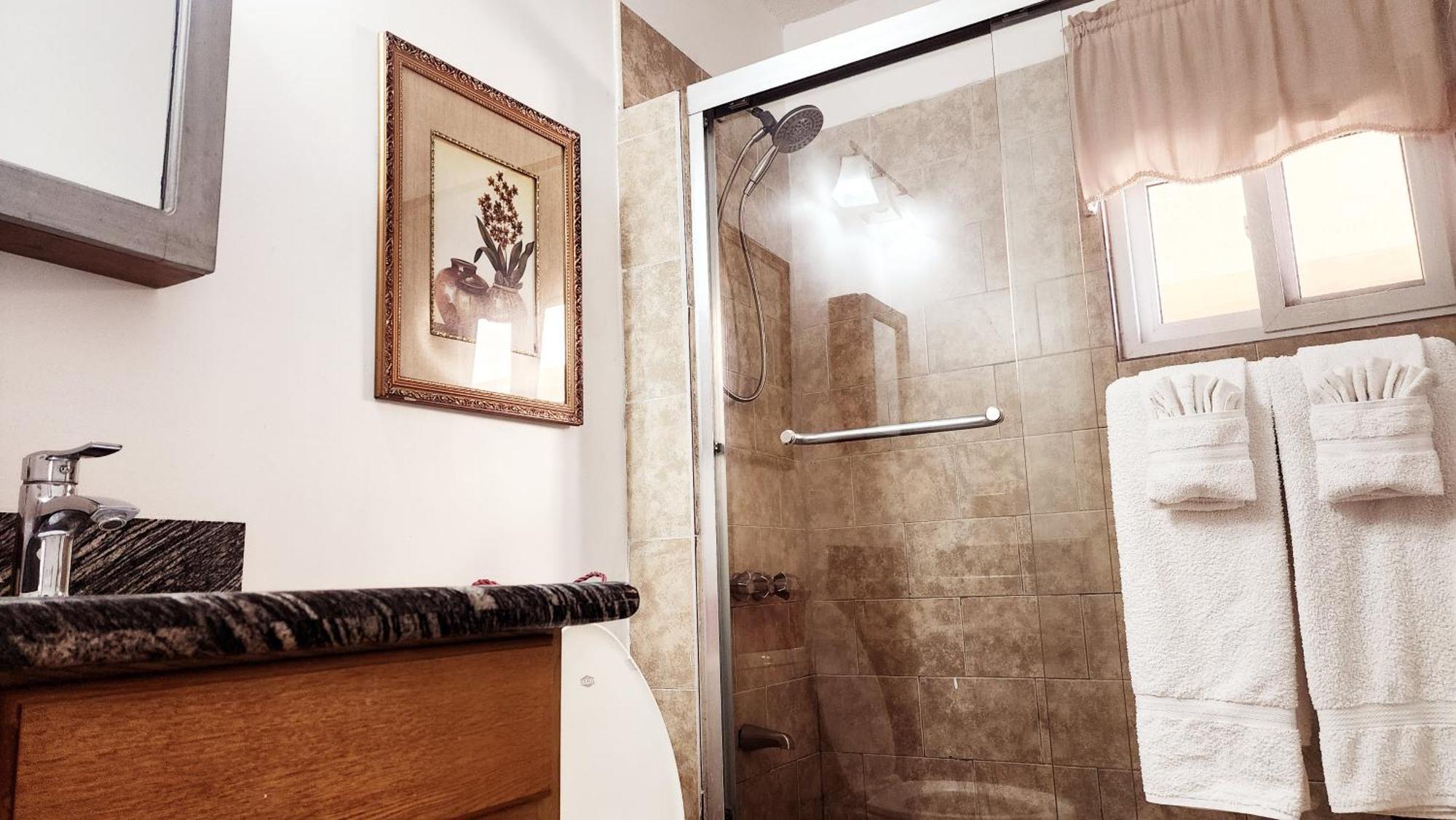 Central Upscale New Kingston Apt With Pool Εξωτερικό φωτογραφία